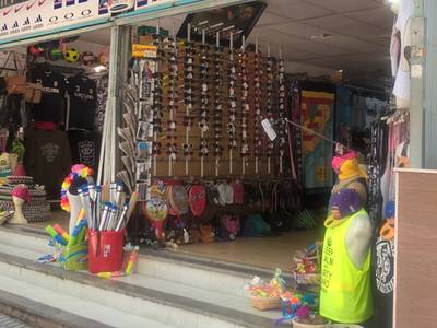 Salou suspende las licencias de cierres comerciales para regularlos y mejorar la calidad y la estética del municipio