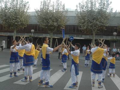 Salou vive el primer encuentro de baile de bastones con la actuación de seis grupos