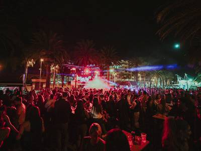 'Salouween' atrae a miles de personas en la calle