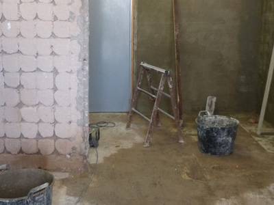 Se inician las obras de mejora de los aseos del patio de la escuela Santa María del Mar