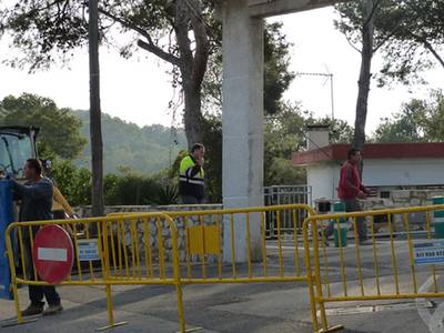 Se inician las obras de reforma en las puertas de acceso a la urbanización Pinosmar