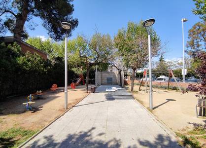 Se remodela el parque infantil de la plaza Francesc Macià de Salou