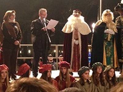 Sus Majestades los Reyes de Oriente llegan a Salou por mar cargados de regalos y juguetes