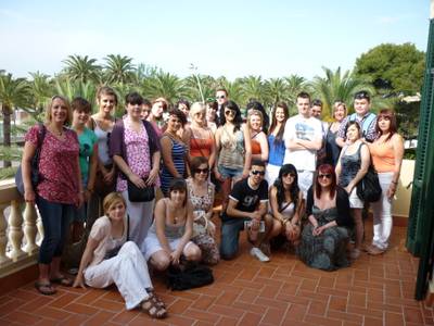 Un grupo de jóvenes británicos estudiantes de Turismo visitan Salou