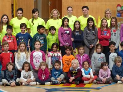 Una cincuentena de niños y niñas se suman al deporte en Semana Santa