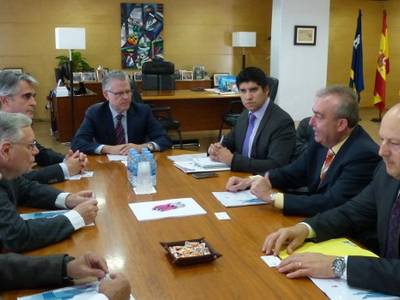 Una delegación del Gobierno de chileno se reúne con el alcalde para conocer el modelo de gestión de la limpieza pública en el municipio