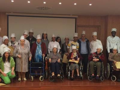 Una quincena de jóvenes de Salou participan por tercer año en el proyecto "Records Gastronómicos"