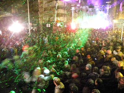 Unas 35.000 personas disfrutan del Coso Blanco de Salou